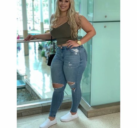 Blondiemami model pornographic photos