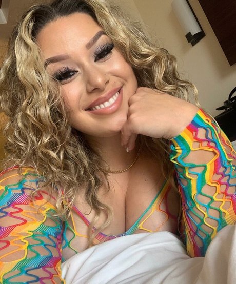 Blondiemami hot model picture