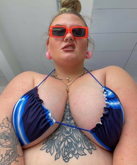 Lovaeij pornstar naked image