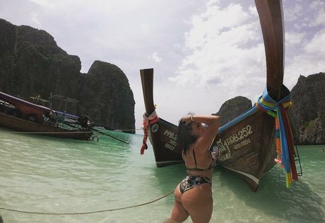 Tana Habibi model sexy pics