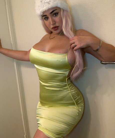 Tana Habibi sexy star pic