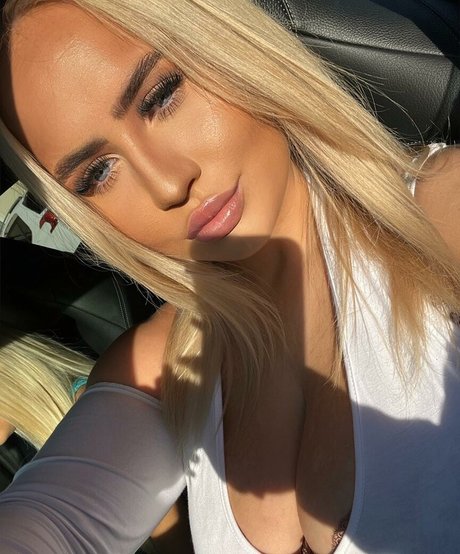 Molly O Shea sexy pornstar image