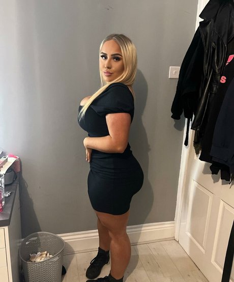 Molly O Shea model naked image