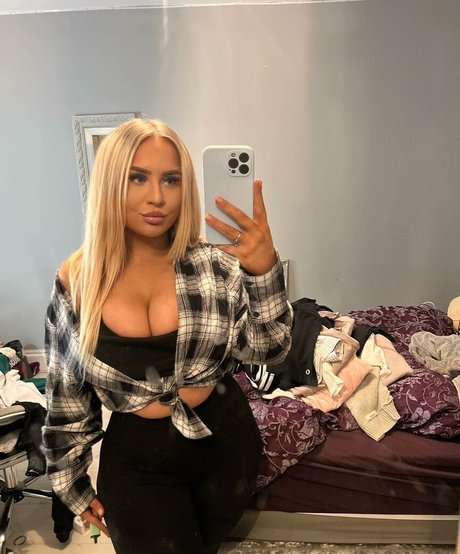 Molly O Shea nude model picture