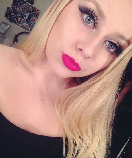 Rhiannon C adult model pictures