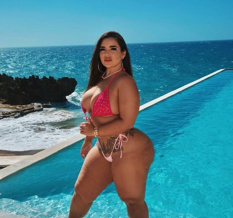 Victorya Addad hot model photo