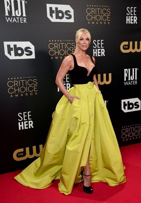 Hannah Waddingham star sexy img