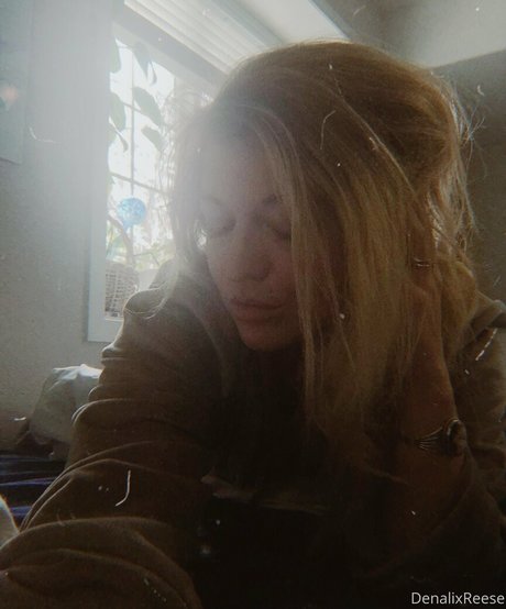 denalireese model adult photo