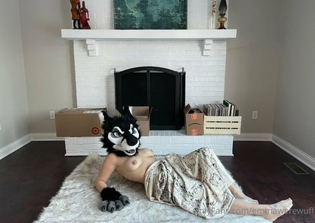 emmawerewuff sexy model pic