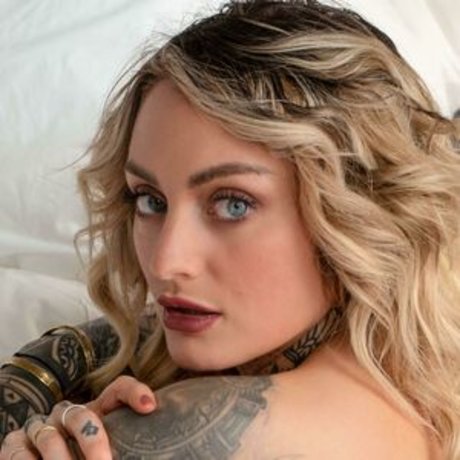 Oro Marzo sex model photos