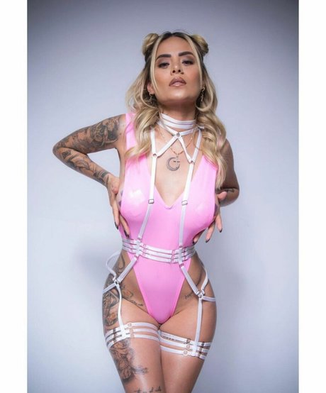 Talia Eisset naked star gallery