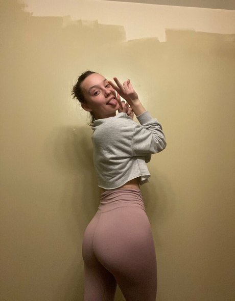 Madelyn sk naked model galleries