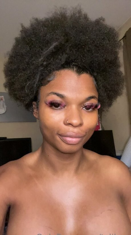 tslikaa nude model photos