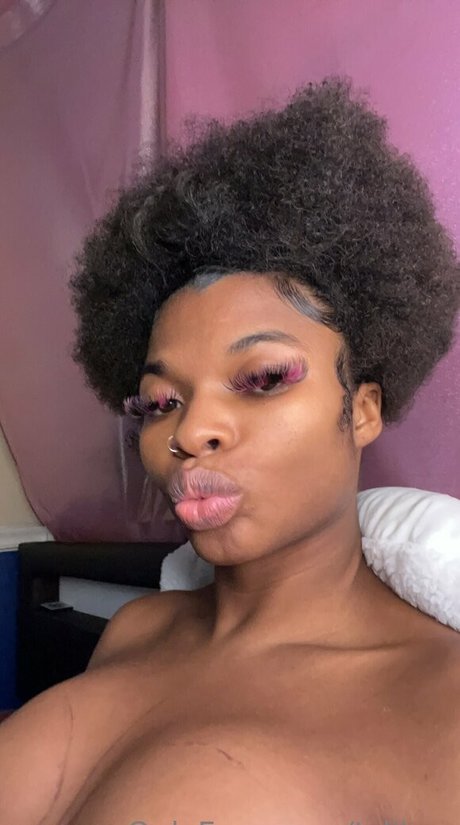 tslikaa model nudes galleries