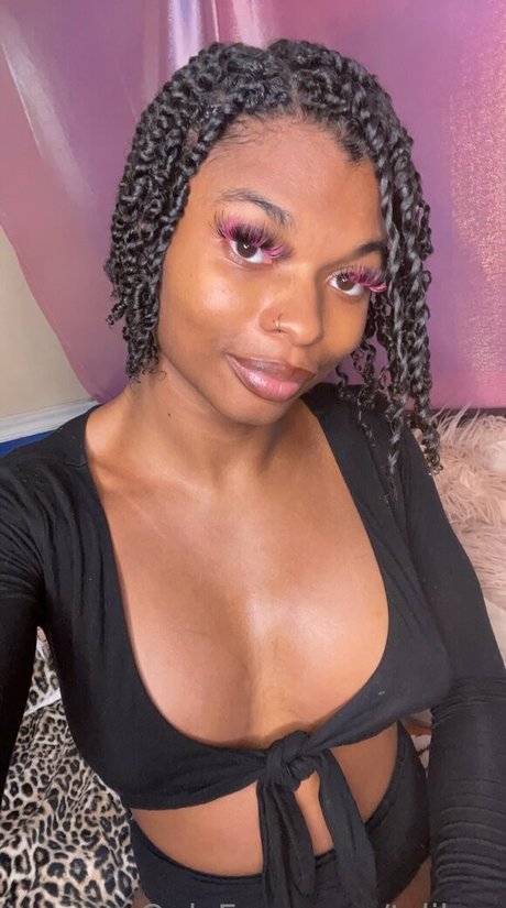 tslikaa nice model photo