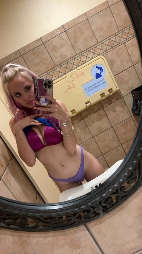 savvysnoww pornstar exclusive gallery