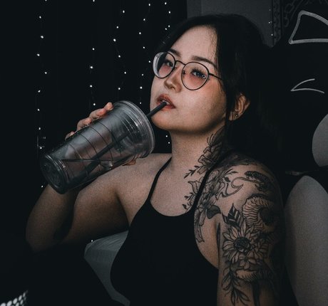 Akemyni beautiful actress pics