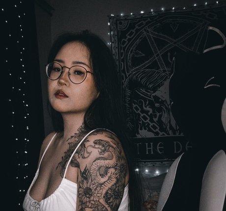 Akemyni beautiful model pic