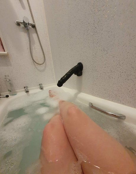 pegginglove model nude picture