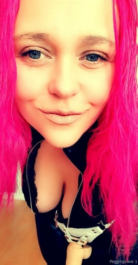 pegginglove star naked galleries