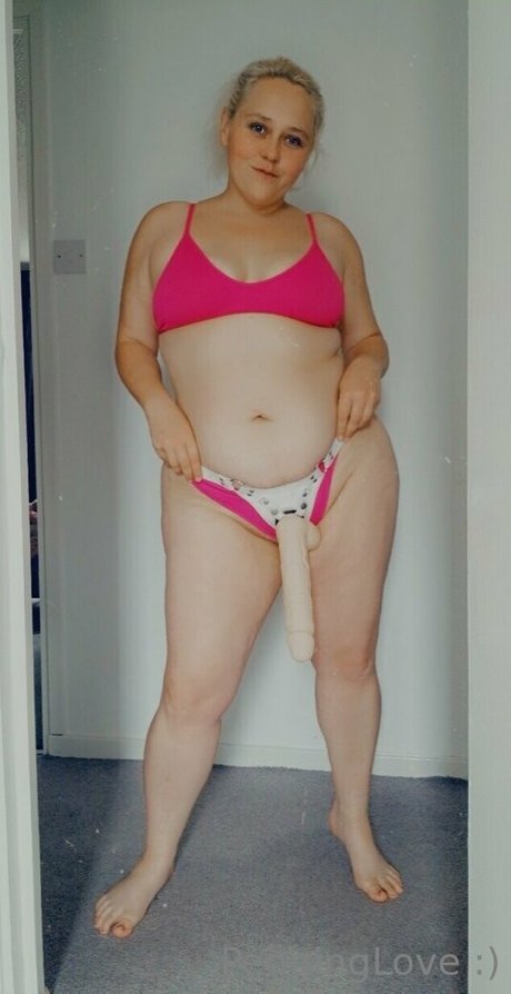 pegginglove exclusive actress photos