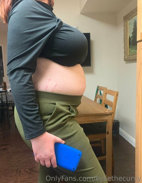 kyliethecurvy erotic actress image