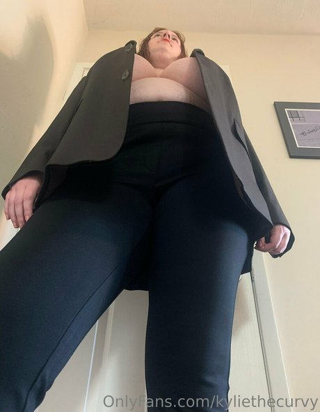 kyliethecurvy perfect star images