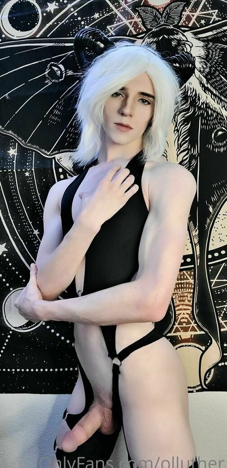 olluther art actress galleries