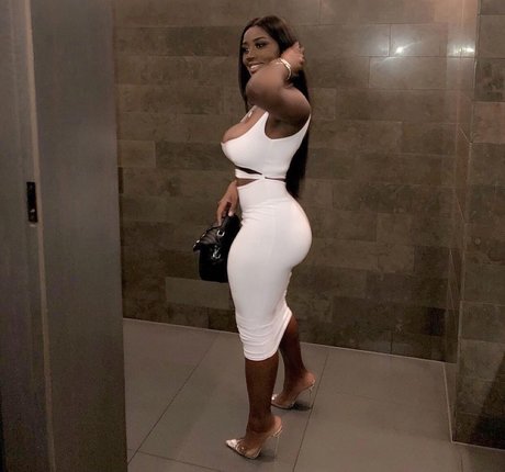 LXRYCC nude pornstar photo