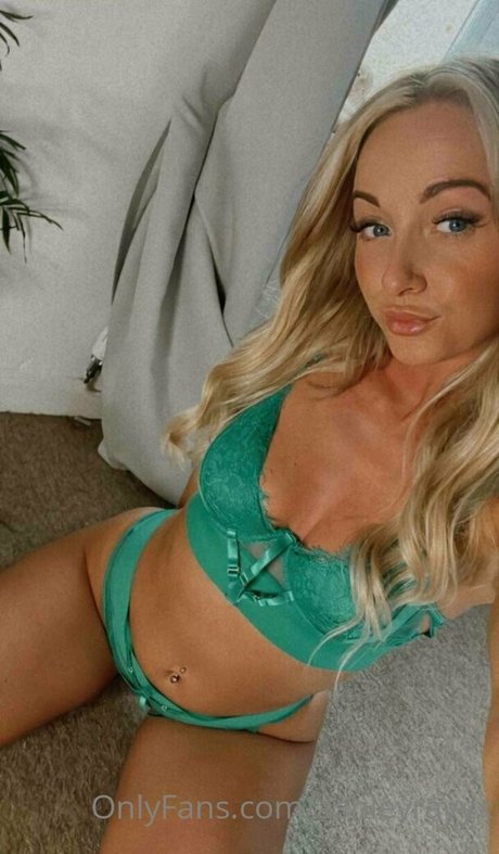 ashleyrayyx pretty model gallery