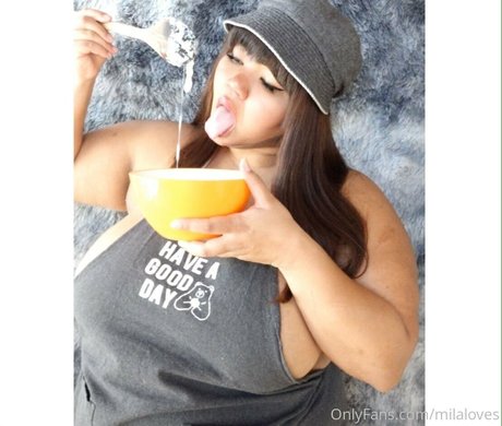 milaloves art model image