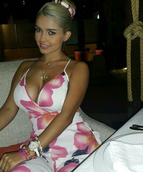 Angela R pornstar top photos