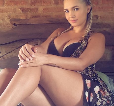 Angela R nice pornstar pic