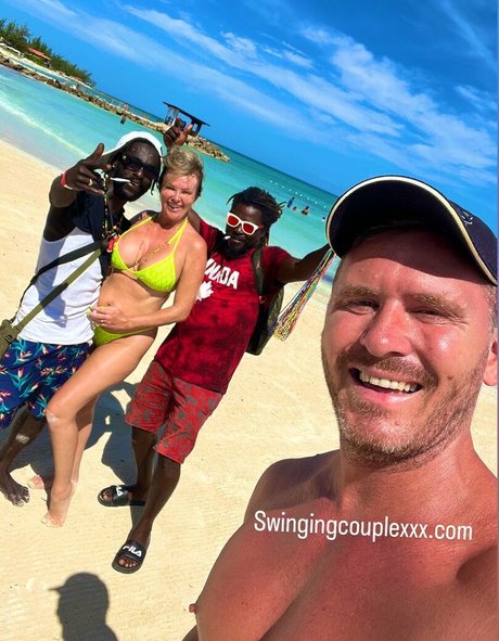 Swingingcouple erotic model picture