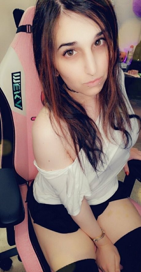 emilyroseiv exclusive actress pics