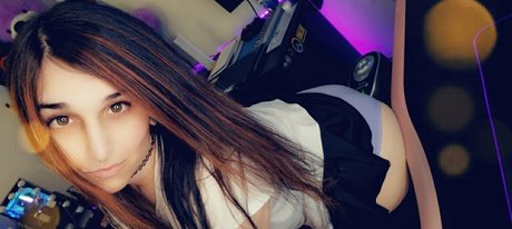 emilyroseiv erotic star pic