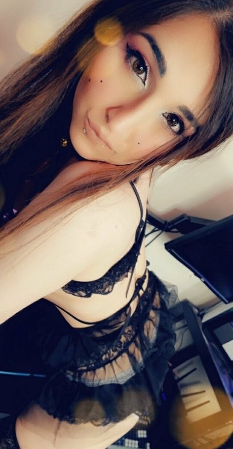 emilyroseiv beautiful actress picture