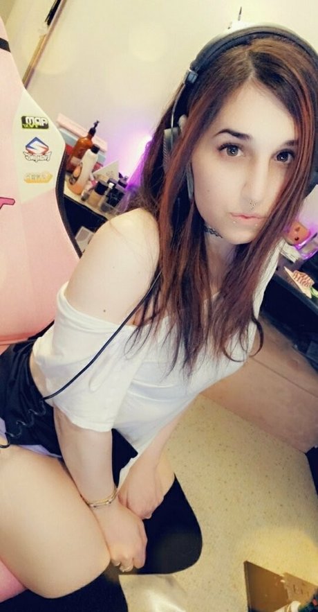 emilyroseiv adult star img