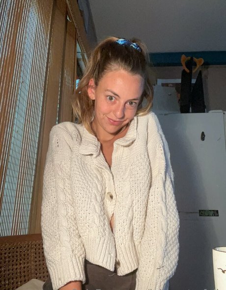 leilawaterfalls beautiful pornstar image