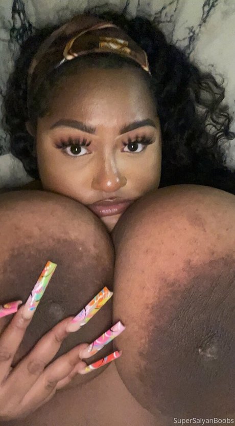 supersaiyanboobs model naked picture