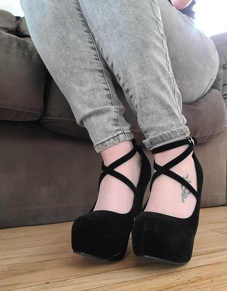 freeartieeros art actress pic