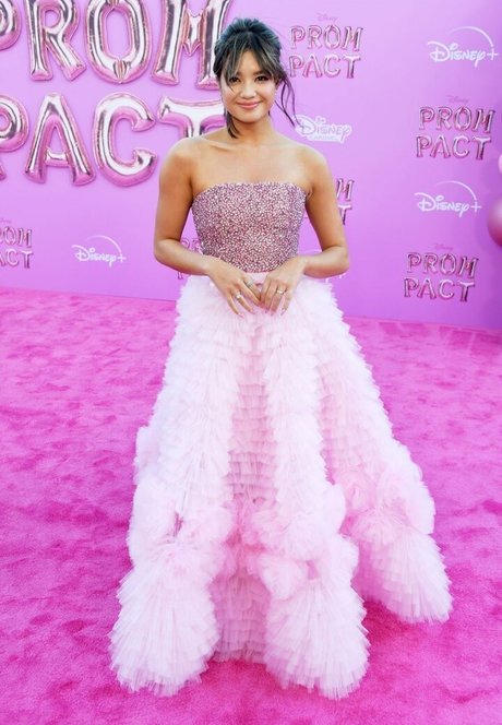 Peyton Elizabeth Lee sexy star photo