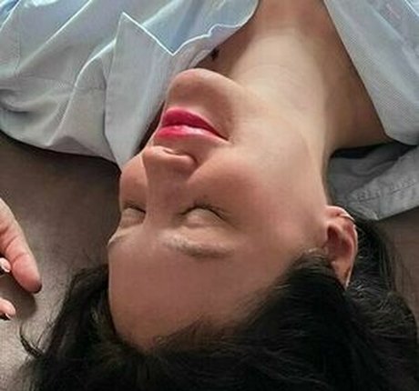 Derin Uslu nude star photos