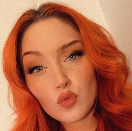 Mia Blossom art actress pics