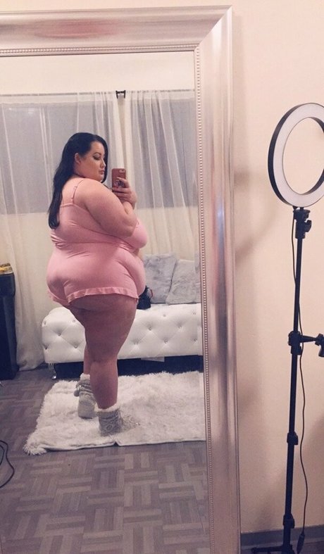 elizaallure art model picture