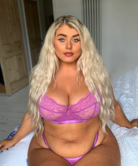 Izzy Nicholls star nude archive