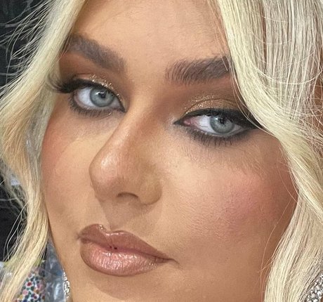 Izzy Nicholls high quality star photo