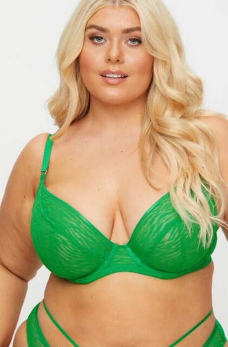 Izzy Nicholls pornstar hd photos