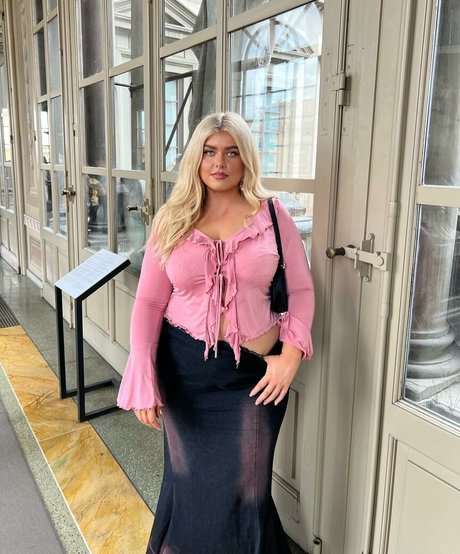 Miss Honey Mia pornstar hot image