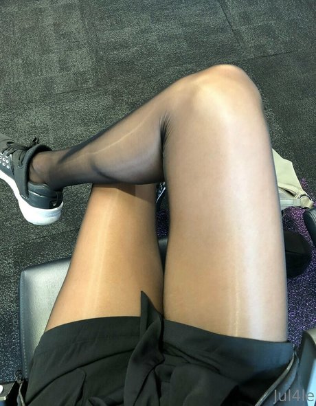 Jul4Le nudes model pic